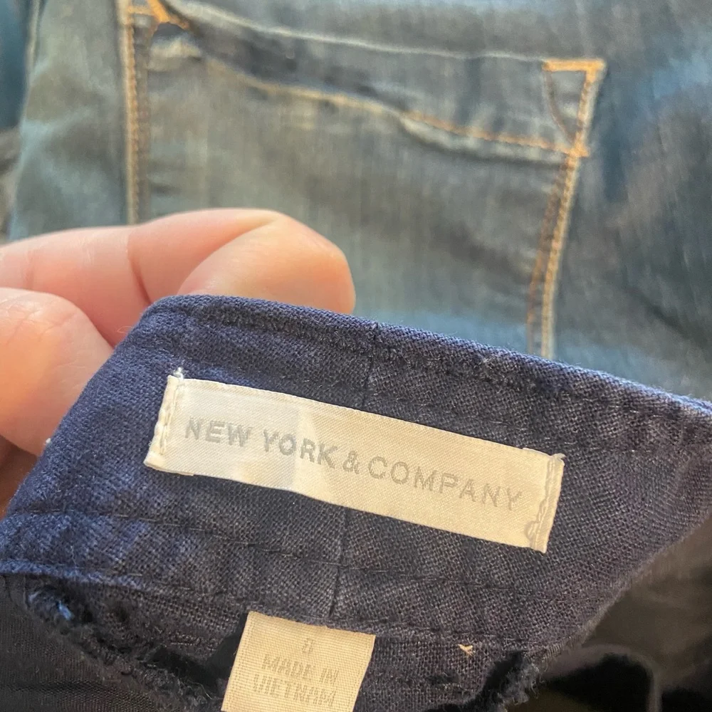 NWOT Navy lightweight cropped pants - Picture 3 of 3